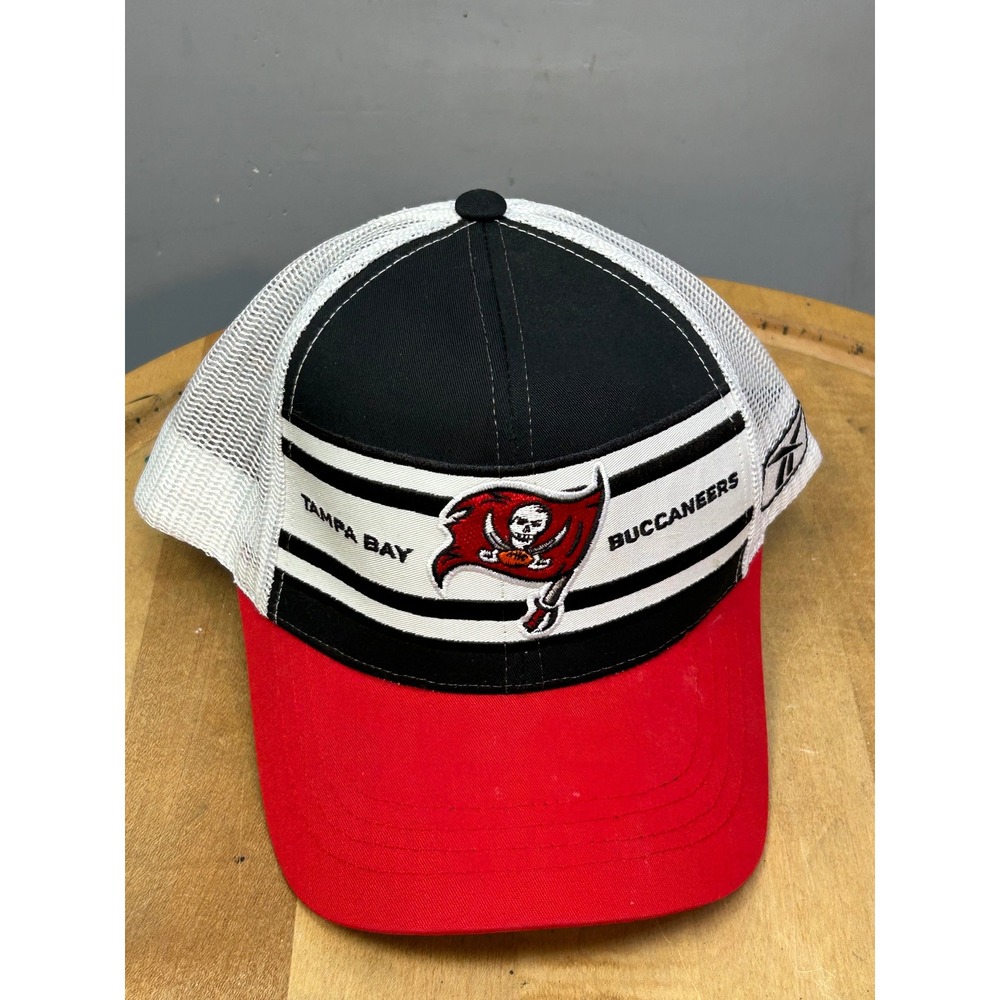 Reebok Hat Mens OSFM Red Tampa‎ Bay Buccaneers Trucker Snapback NFL Equipment